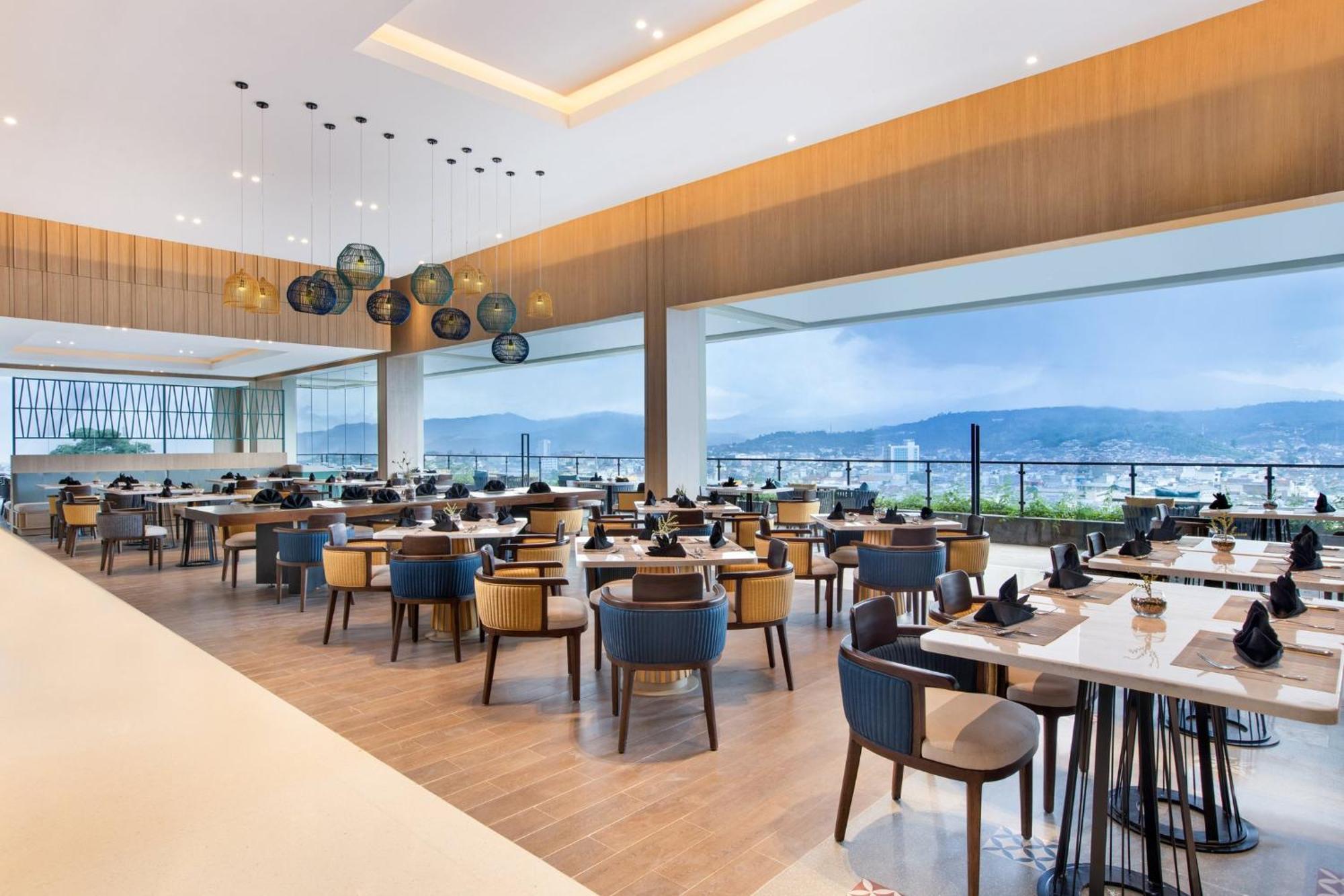 Holiday Inn Lampung Bukit Randu By Ihg バンダールランプン エクステリア 写真