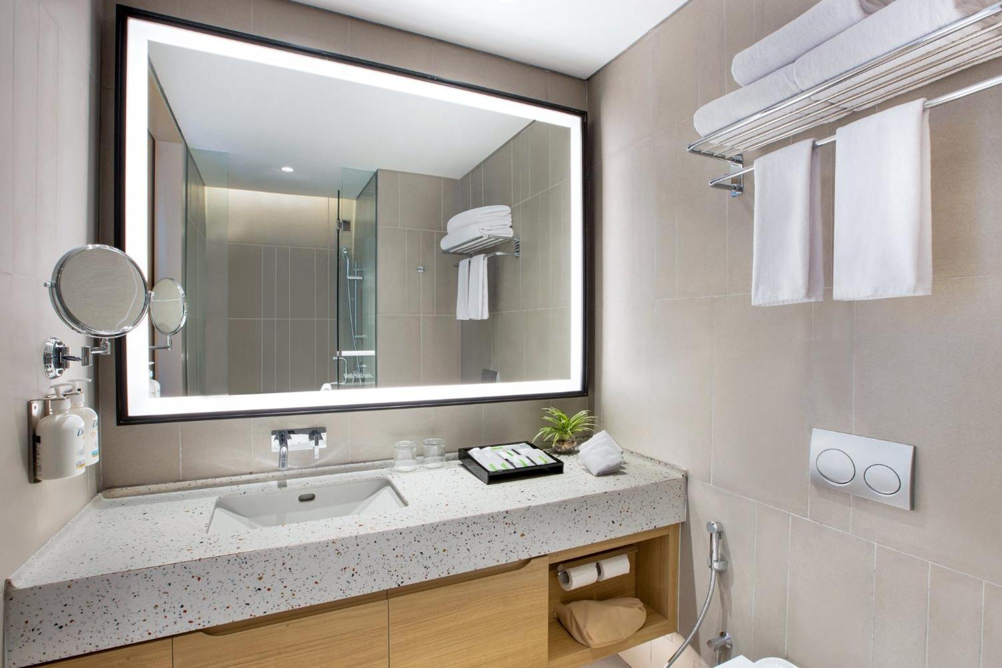 Holiday Inn Lampung Bukit Randu By Ihg バンダールランプン エクステリア 写真
