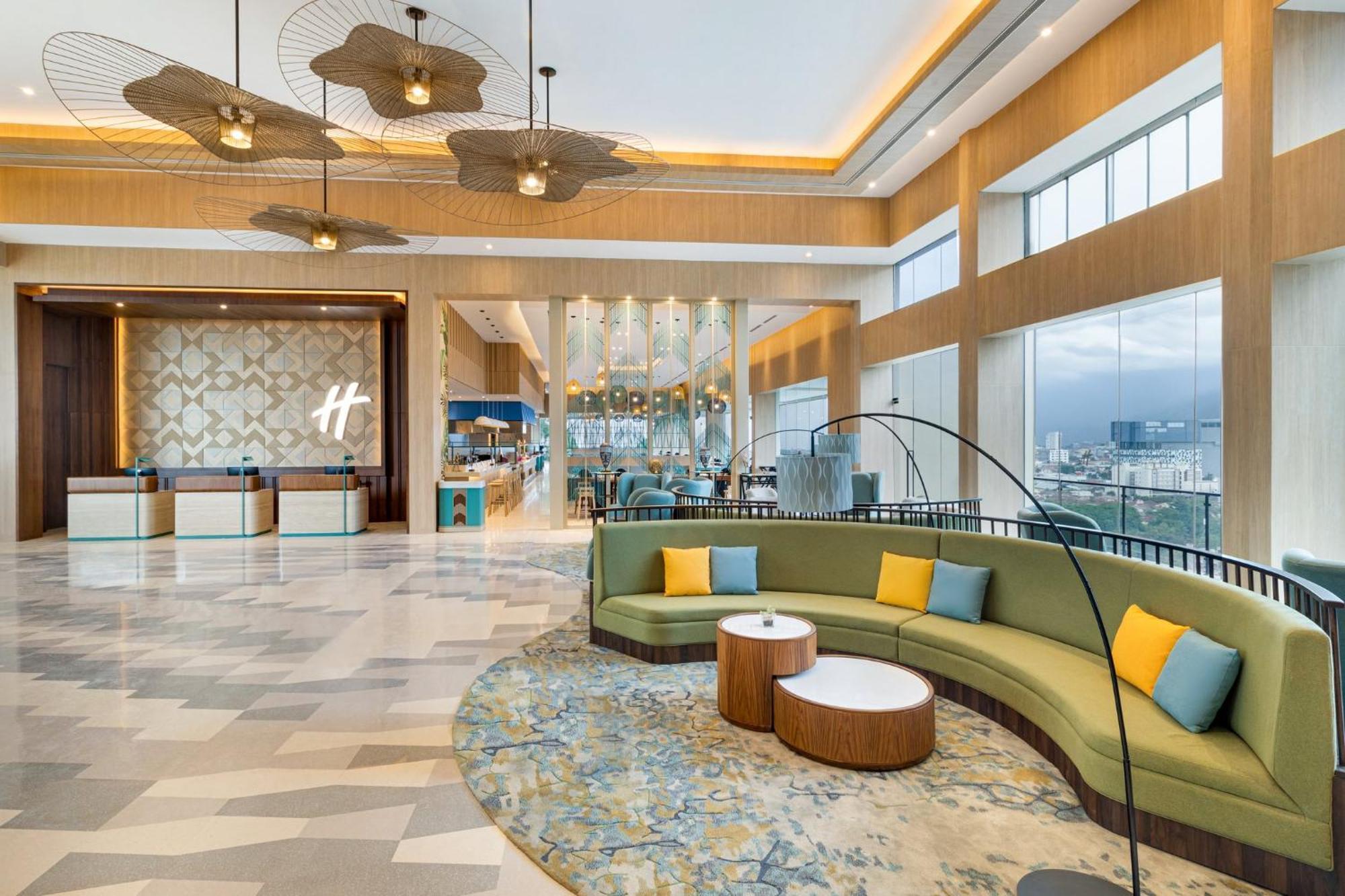 Holiday Inn Lampung Bukit Randu By Ihg バンダールランプン エクステリア 写真
