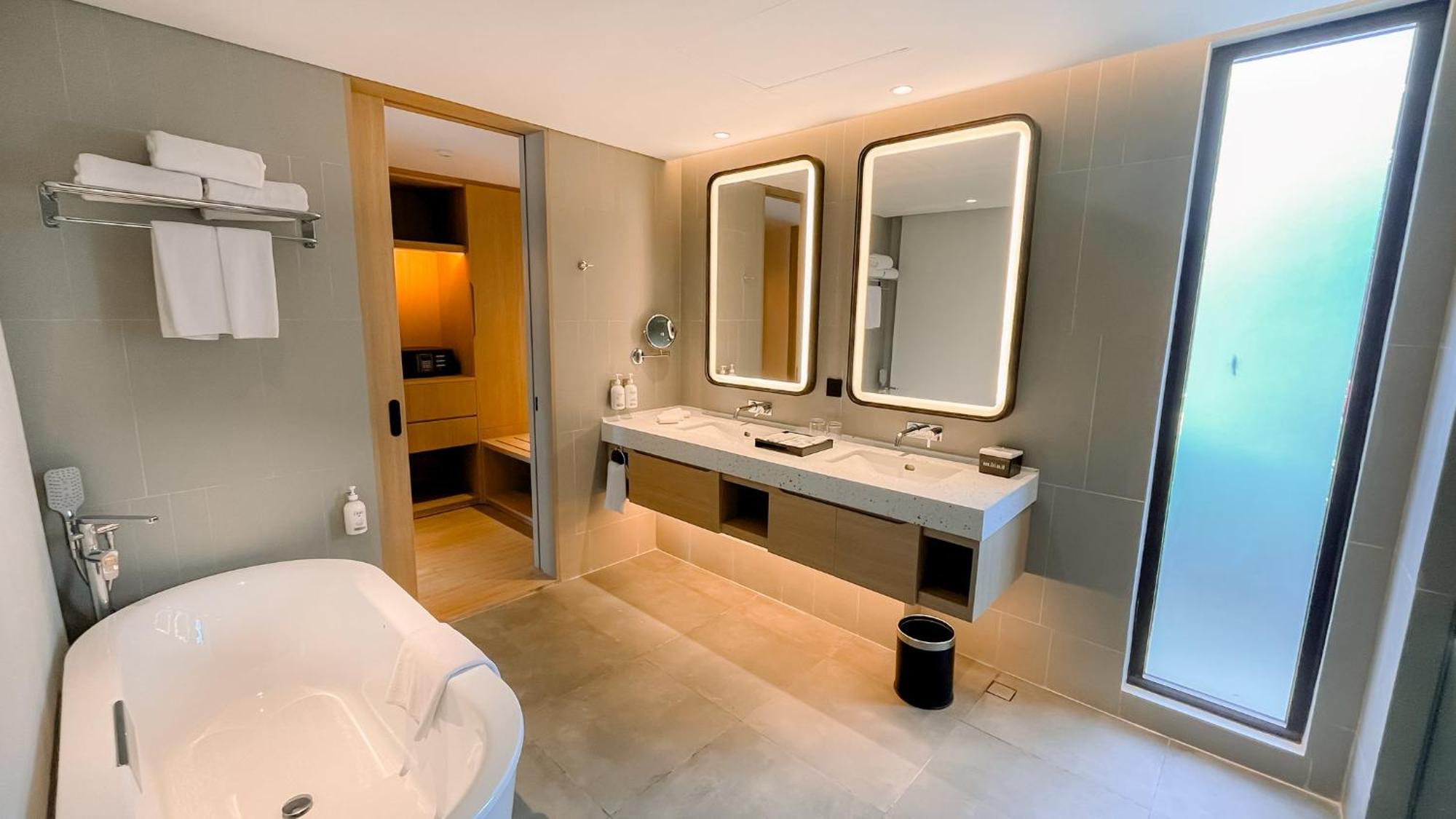 Holiday Inn Lampung Bukit Randu By Ihg バンダールランプン エクステリア 写真